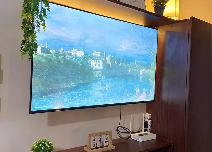 Near Airport With Balcony Condo *