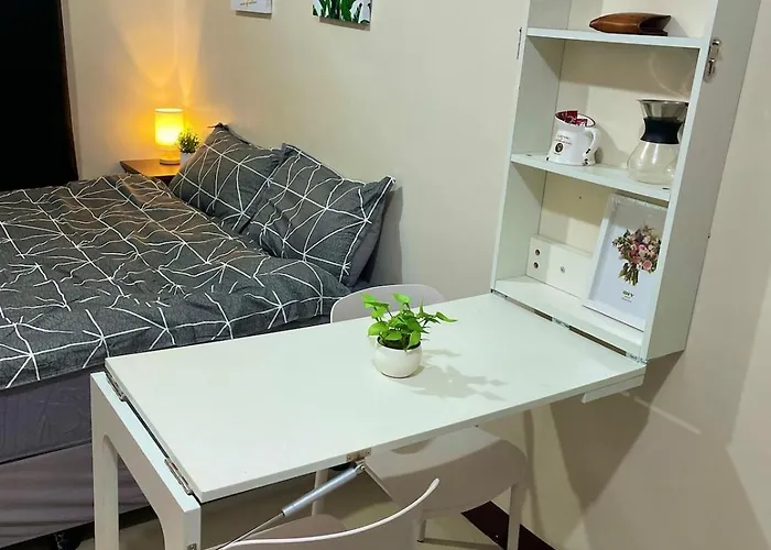 Apartment Near Airport With Balcony Condo *