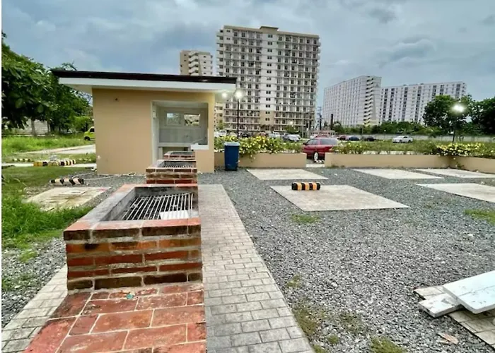 Near Airport With Balcony Condo *