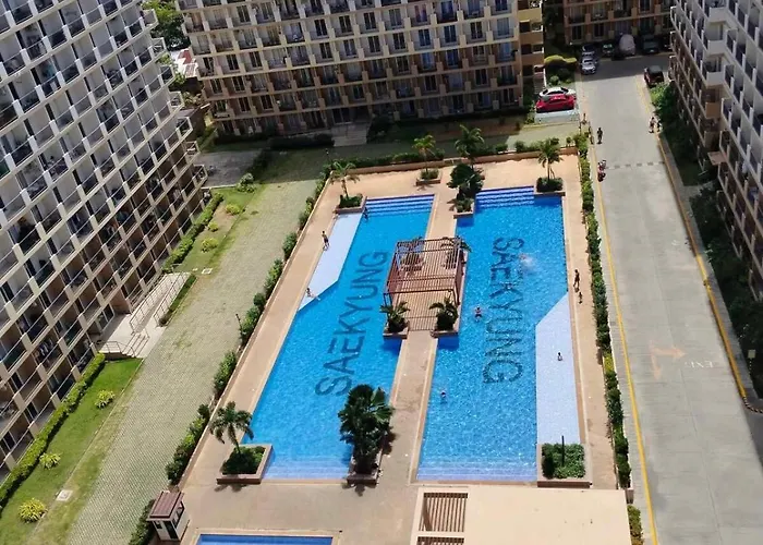Near Airport With Balcony Condo *